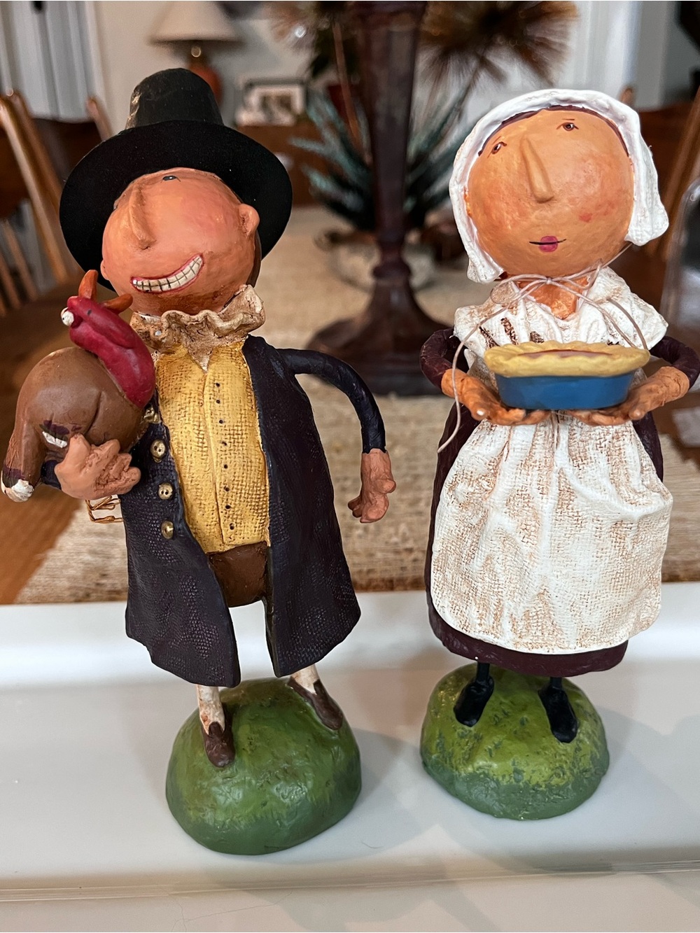 Retired Demdaco by Robin Kelso Folk Art Pilgrim Couple